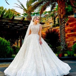 My wedding dress I purchased it but never wear wedding got cancelled due 2 Covid